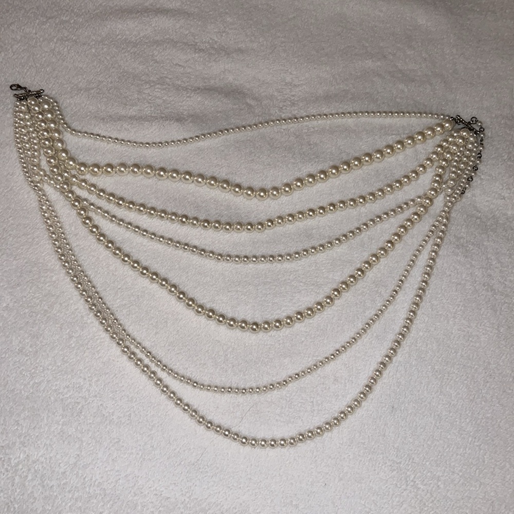 Pearl Necklace - Picture 4 of 6
